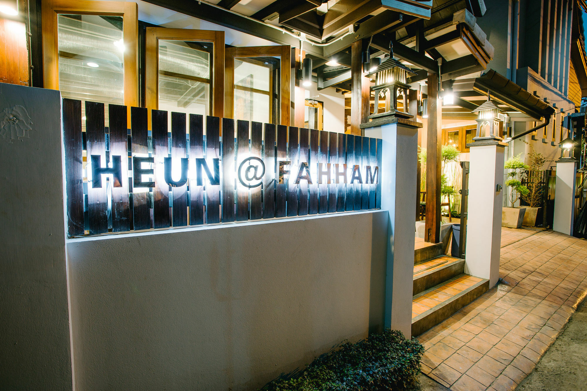 Heun At Fahham Hotel Chiang Mai Exterior photo